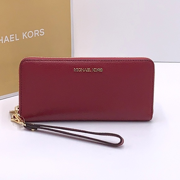 MICHAEL KORS
Leather Continental Wristlet Phone Case Wallet
Oxblood
NWT - Picture 2 of 16